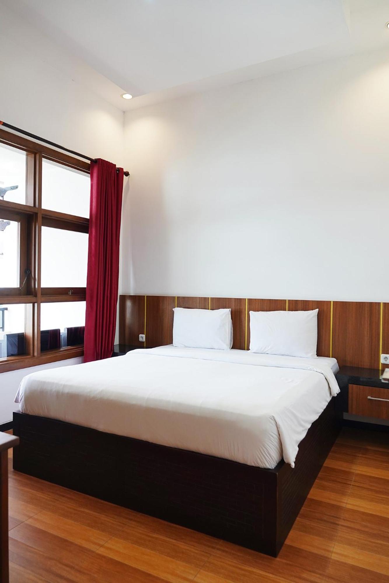 Baratha Hotel & Resto Bondowoso Esterno foto