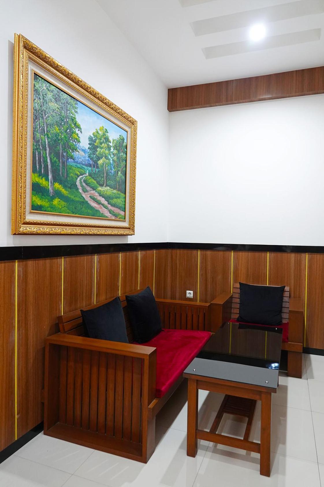 Baratha Hotel & Resto Bondowoso Esterno foto