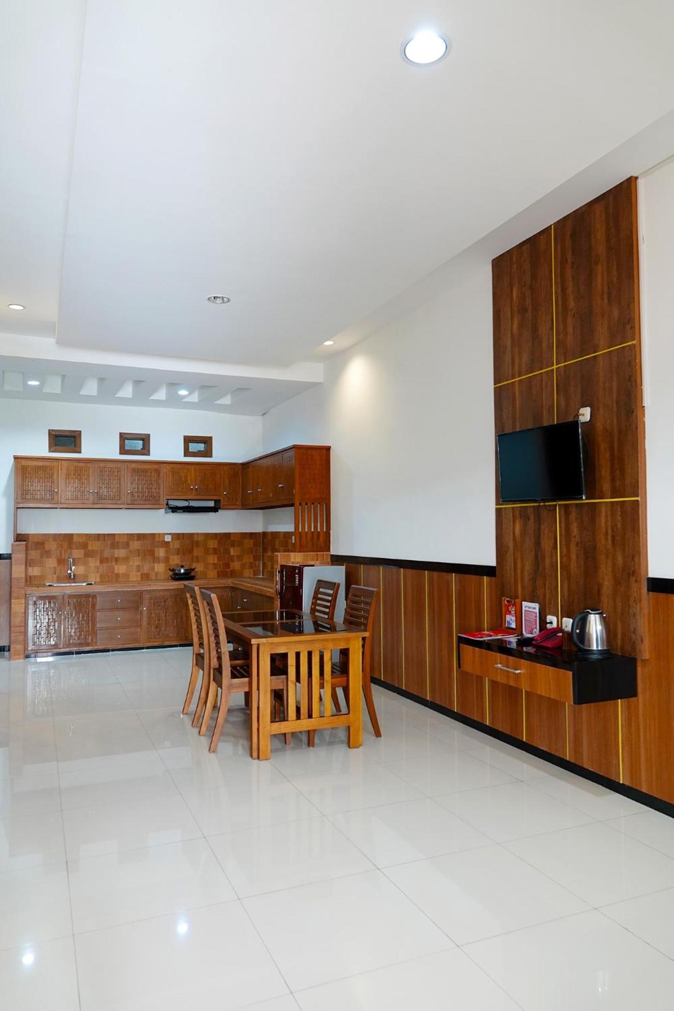 Baratha Hotel & Resto Bondowoso Esterno foto
